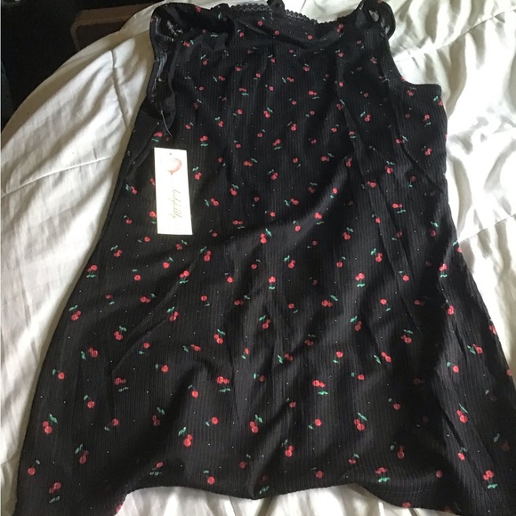 Lovely Bubbly 1X black plus size cherry tank top with scrunchie NWT - Picture 8 of 9